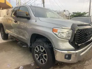 Toyota Tundra SR 4dr Double Cab 4WD LB (5.7L 8cyl 6A) 2015 Silver