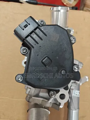 High Quality Certified Brandnew Water Housing Thermostat Infiniti Qx80