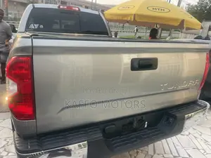 Toyota Tundra SR 4dr Double Cab 4WD LB (5.7L 8cyl 6A) 2015 Silver