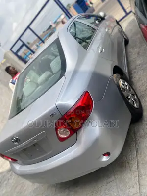 Toyota Corolla LE 4dr Sedan (1.8L 4cyl 4A) 2010 Silver