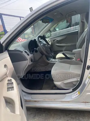 Toyota Corolla LE 4dr Sedan (1.8L 4cyl 4A) 2010 Silver