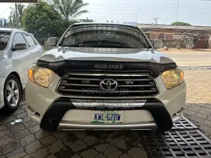 Toyota Highlander Sport 2009 White
