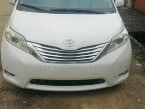 Toyota Sienna 2011 White