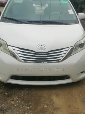 Toyota Sienna 2011 White