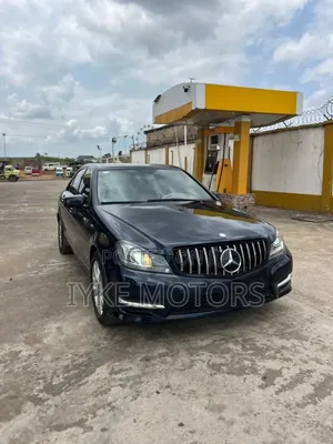 Mercedes-Benz C300 2010 Blue