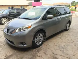 Toyota Sienna 2011 Gray