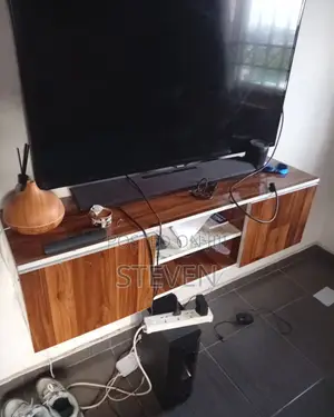 Clean Modern Floating Tv Console / Entertainment Unit – Great Conditio