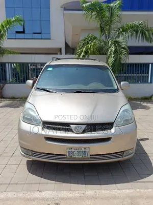 Toyota Sienna 2005 Gold