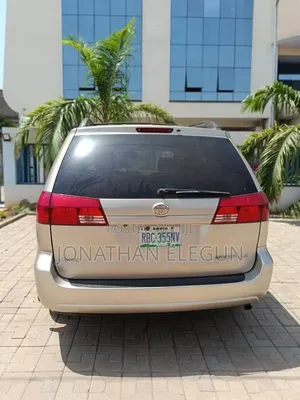 Toyota Sienna 2005 Gold