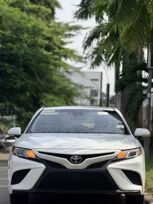 Toyota Camry SE (2.5L 4cyl 8A) 2019 White