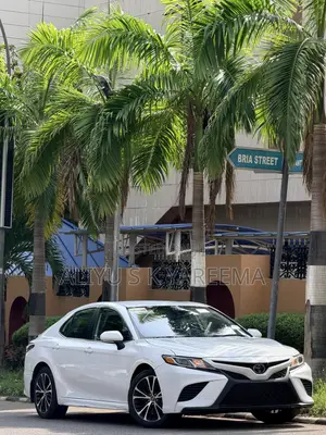 Toyota Camry SE (2.5L 4cyl 8A) 2019 White