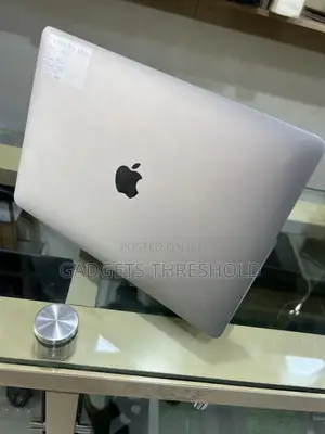 Laptop Apple MacBook Pro 2020 16GB Intel Core i7 SSD 512GB