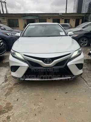 Toyota Camry XSE FWD (2.5L 4cyl 8AM) 2018 White