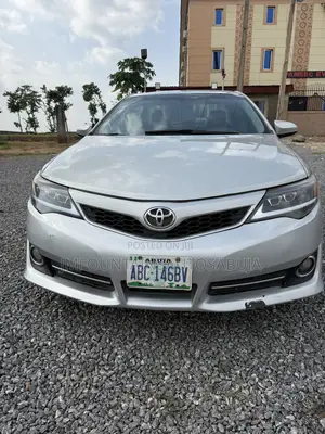 Toyota Camry SE 4dr Sedan (2.5L 4cyl 6A) 2014 Silver