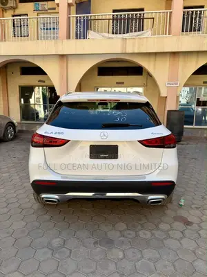 Mercedes-Benz GLA 250 2022 White
