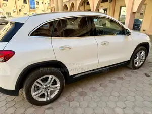 Mercedes-Benz GLA 250 2022 White
