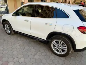 Mercedes-Benz GLA 250 2022 White