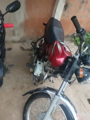Bajaj Boxer 2024 Red
