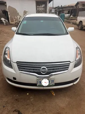 Nissan Altima 2009 White