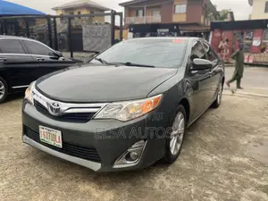 Toyota Camry XLE V6 4dr Sedan (3.5L 6cyl 6A) 2013 Green