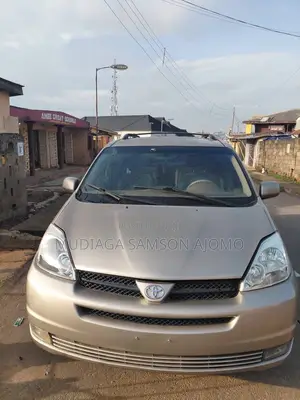 Toyota Sienna CE FWD (3.3L V6 5A) 2004 Gold