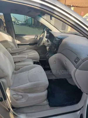 Toyota Sienna CE FWD (3.3L V6 5A) 2004 Gold
