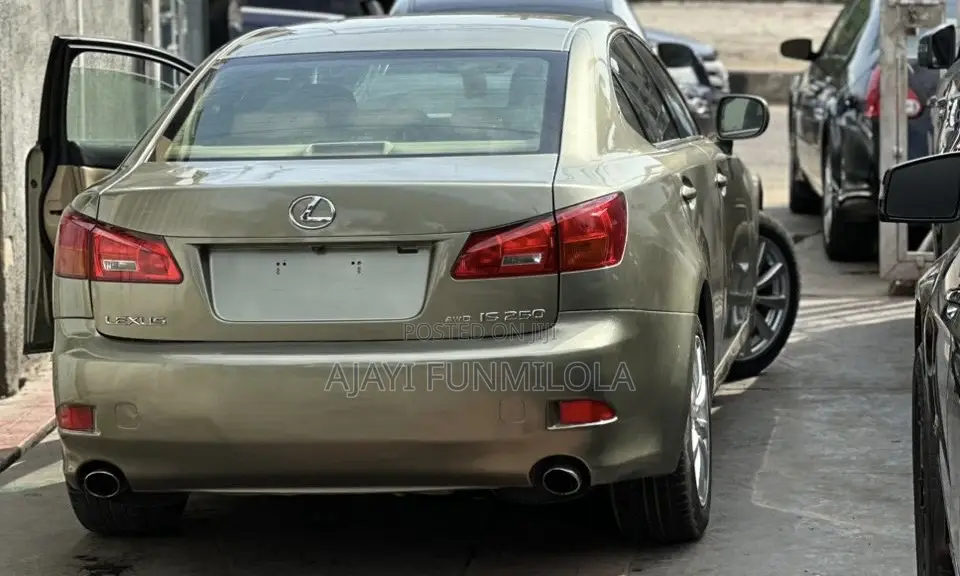 Lexus IS 2008 Gold