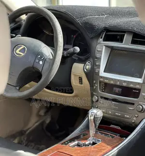 Lexus IS 2008 Gold