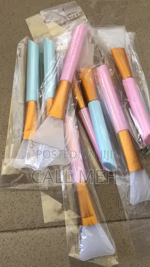 Mask Applicator