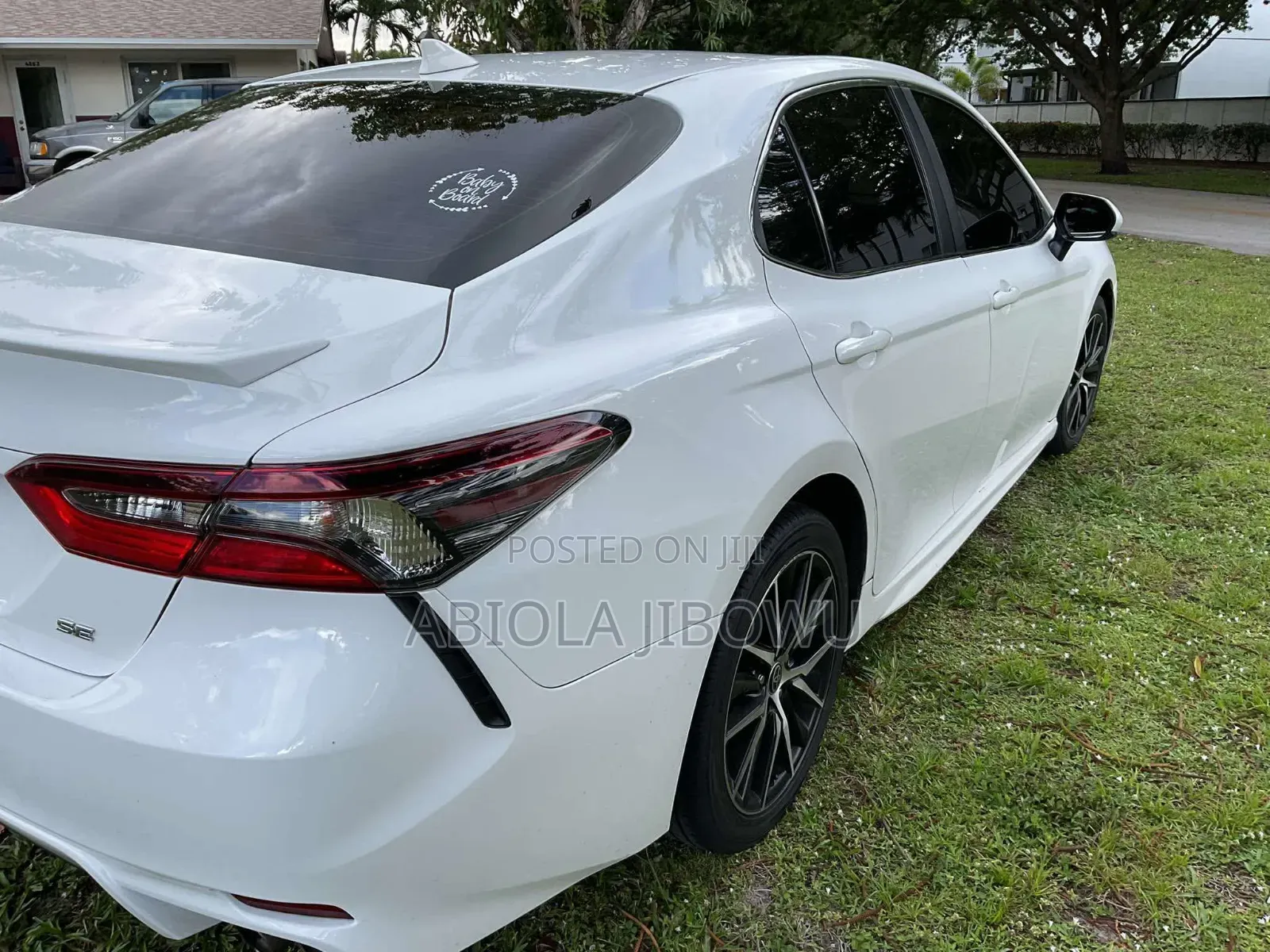 Toyota Camry SE 2021 White