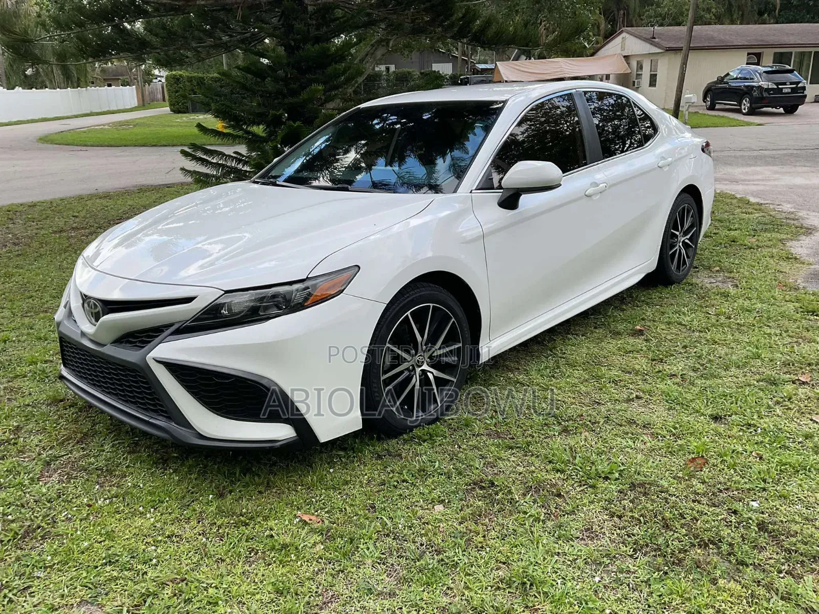 Toyota Camry SE 2021 White