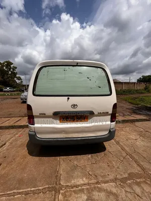 Toyota HiAce 2001 White