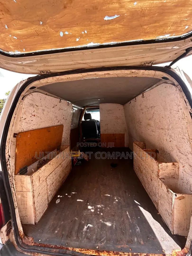 Toyota HiAce 2001 White