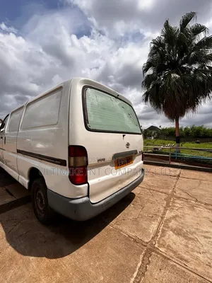 Toyota HiAce 2001 White