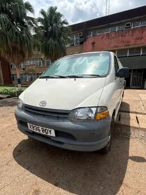 Toyota HiAce 2001 White