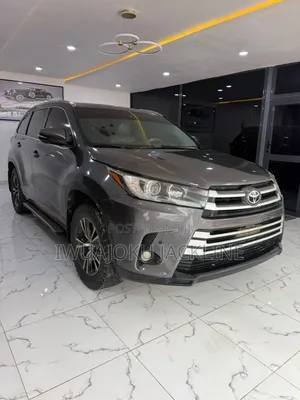 Toyota Highlander XLE V6 4x2 (3.5L 6cyl 6A) 2016 Gray