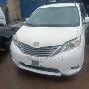 Toyota Sienna LE 8 Passenger 2011 White