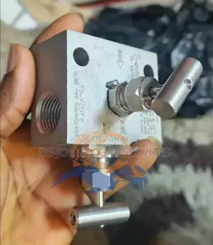 5-Valve Manifold; 1/2" FNPT X 1/8" Fnpt, 316ss (Swagelok)