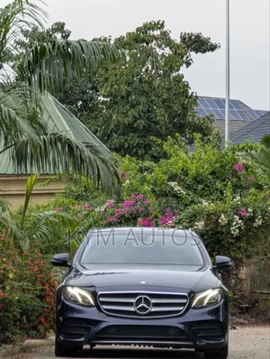 Mercedes-Benz E300 2017 Blue