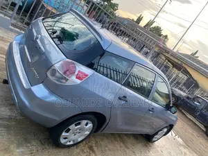 Toyota Matrix Hatchback AWD (1.8L 4cyl 4A) 2005 Blue