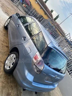 Toyota Matrix Hatchback AWD (1.8L 4cyl 4A) 2005 Blue