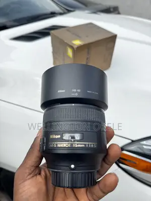 85mm and 50mm 1.8 Nikon Lens