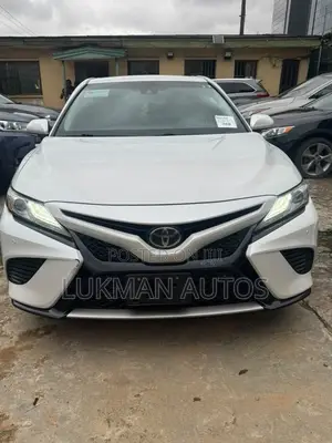 Toyota Camry XSE FWD (2.5L 4cyl 8AM) 2018 White