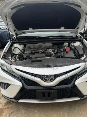 Toyota Camry XSE FWD (2.5L 4cyl 8AM) 2018 White
