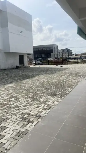 Showroom Shop Groundfloor