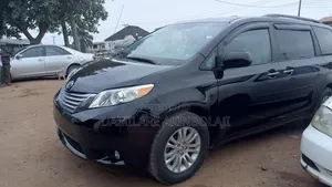 Toyota Sienna 2013 Black