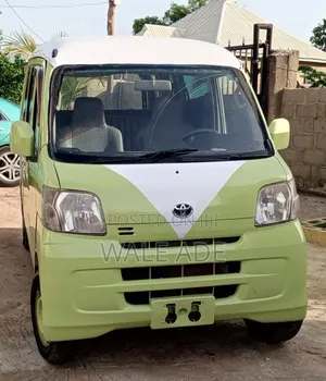 Toyota HiAce 2010 Green
