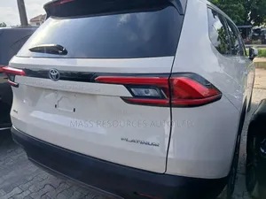Toyota Highlander Platinum AWD 2024 White