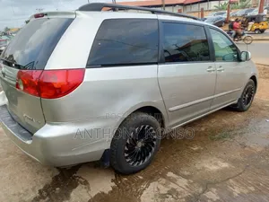 Toyota Sienna 2006 Silver