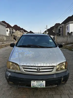 Toyota Sienna CE 2002 Silver